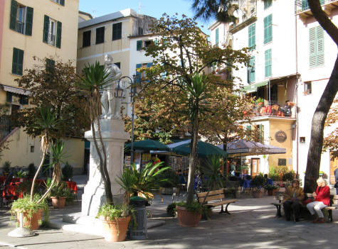 Garibaldi Square in Monterossso al Mare(Piazza Garibaldi)